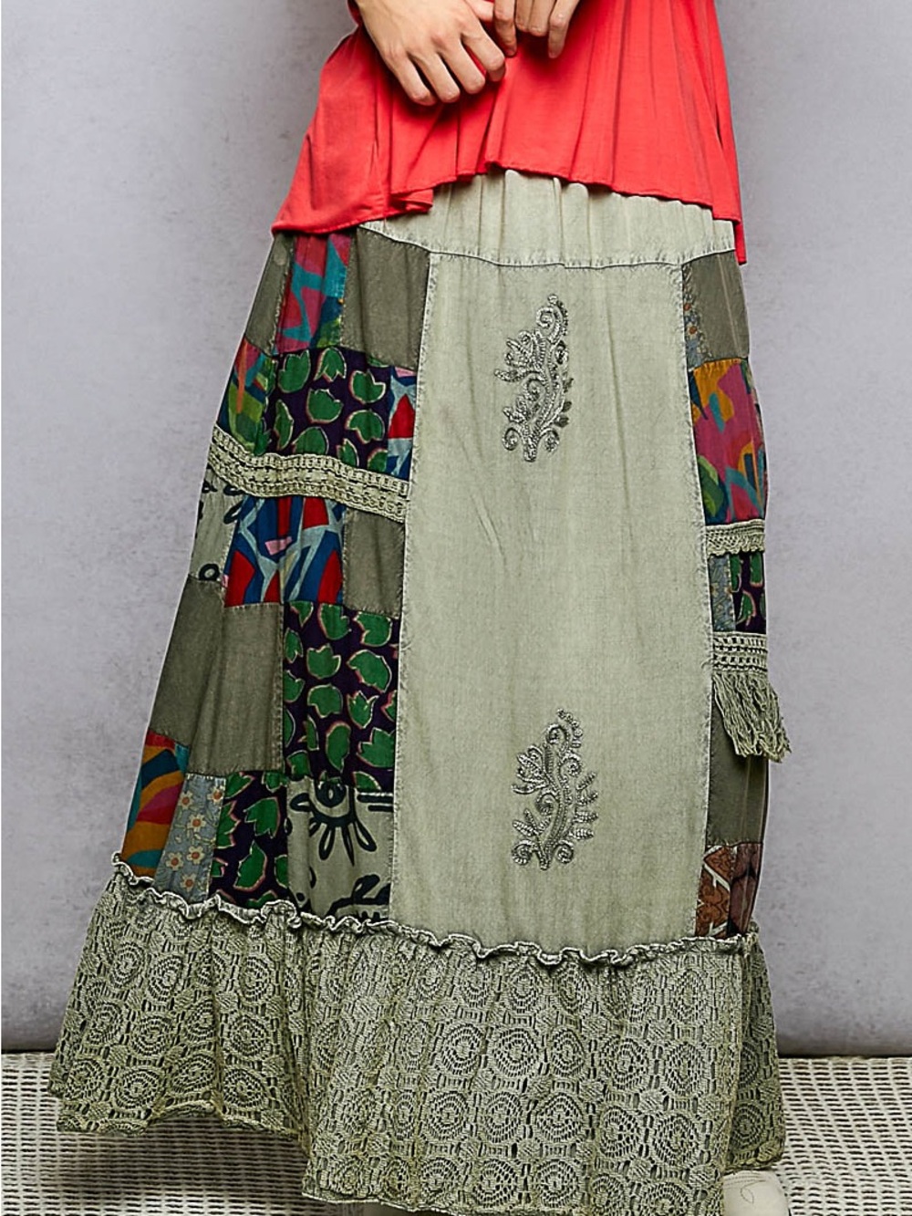 ✨ POL Printed Patchwork Embroidered Ruffled Skirt ✨🛍️ - Picture 4 of 7